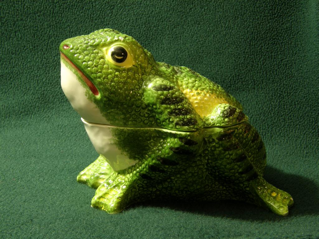 ceramic frog