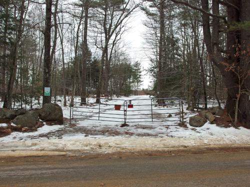 entrance to Terninko Boulder Loop Trail in New Hampshire