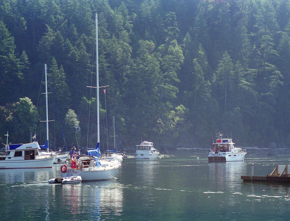 David and Carolyn take our boat to a mooring at Puget Sound in Oregon in August 1995